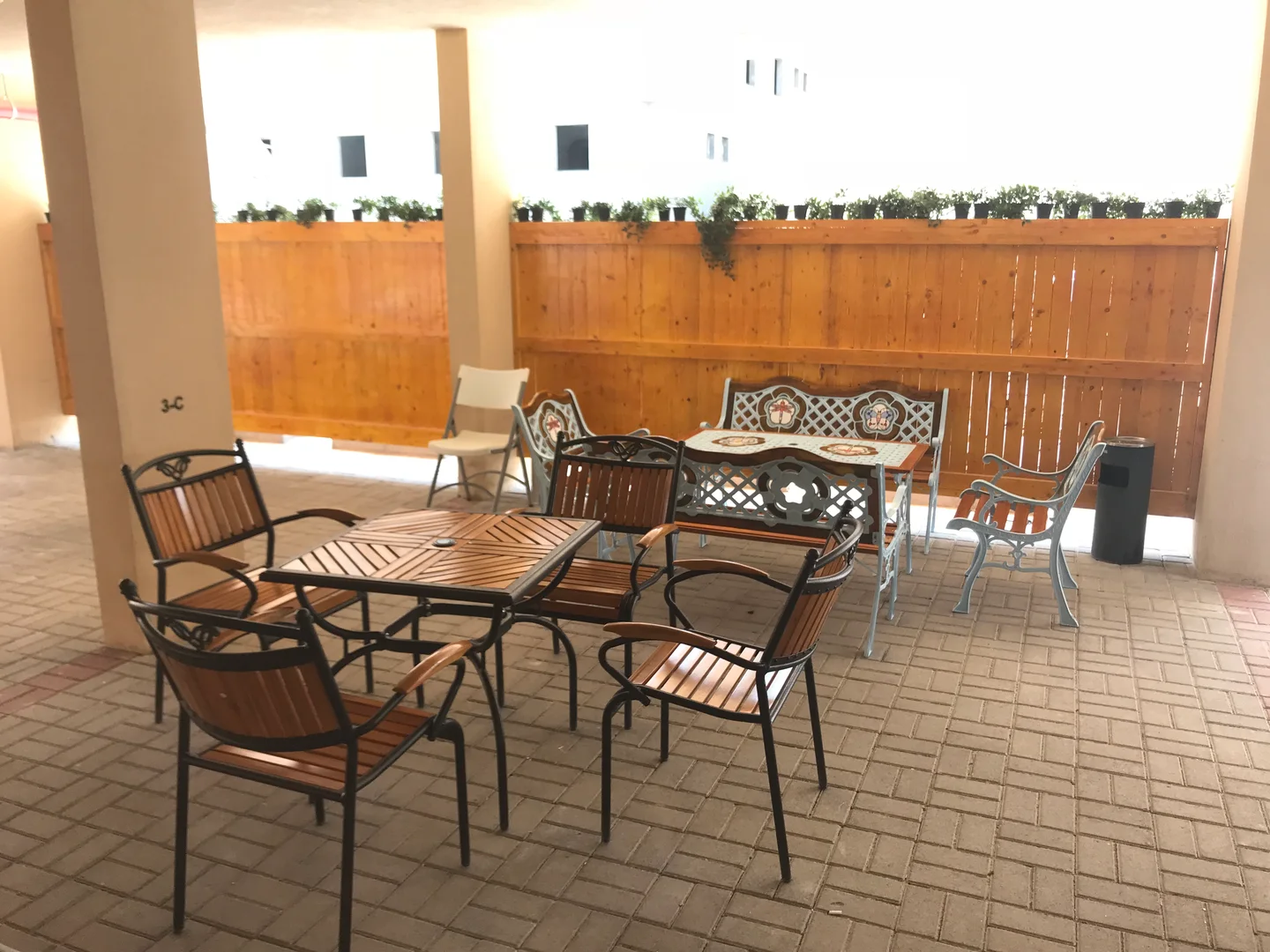 고향집 건물과 입구 주변 2